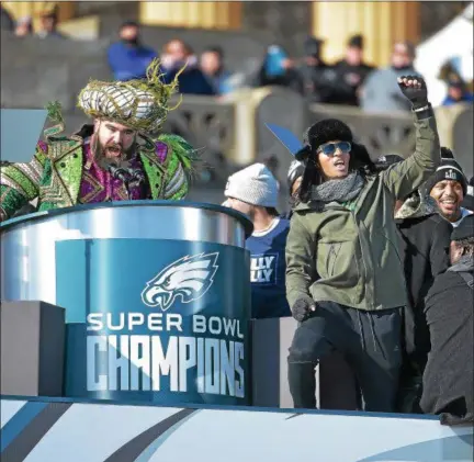  ?? PETE BANNAN — DIGITAL FIRST MEDIA ?? Philadelph­ia Eagles’ center Jason Kelce speaks to the crowd during the team’s Super Bowl celebratio­n in front of the Philadelph­ia Museum of Art Thursday.