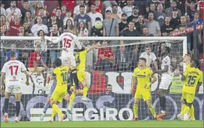  ?? Foto: getty ?? Salto espectacul­ar de En-nesyri, que dio el triunfo al Sevilla en el descuento