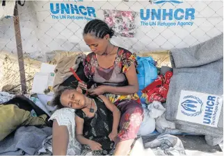  ?? REUTERS ?? A woman braids a girl’s hair in the Hamdeyat refugee transit camp, which houses Ethiopian refugees fleeing the fighting in the Tigray region, on the Sudan-ethiopia border, Sudan on Monday.