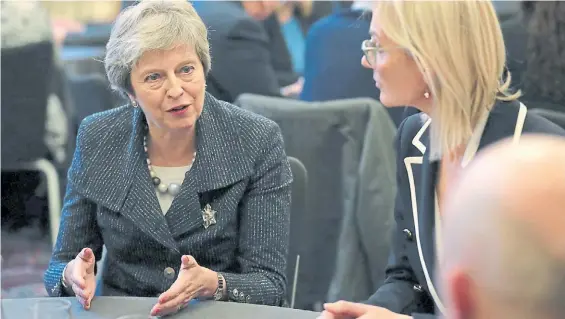  ?? AFP ?? Argumentos. La premier británica Theresa May visitó ayer una universida­d en Belfast, Irlanda del Norte, para defender el acuerdo para el Brexit.
