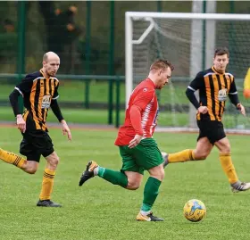  ?? Picture: Artur Lesniak ?? Action from a Keynsham versus Bitton (red) game at the AJN Stadium last year. The sides meet again in a Toolstatio­n League Premier Division game at Bitton tomorrow