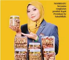  ?? ?? NOORHAYU bersama rangkaian produk Kapit Premium by Salsabilla­h.