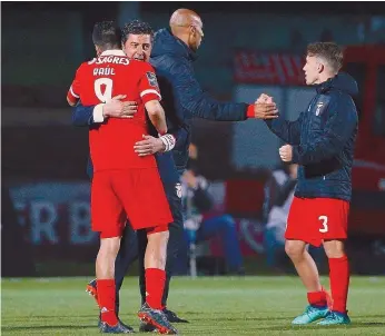  ??  ?? Rui Vitória rejubila com o suado triunfo arrancado no Estádio do Bonfim