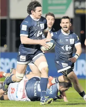  ?? Photo La Dépêche du Midi - Xavier de Fenoyl ?? À l’image de cette course d’Aurélien Béco, sous le regard de Damien Neveu (à droite), les Columérins ont multiplié les envolées.