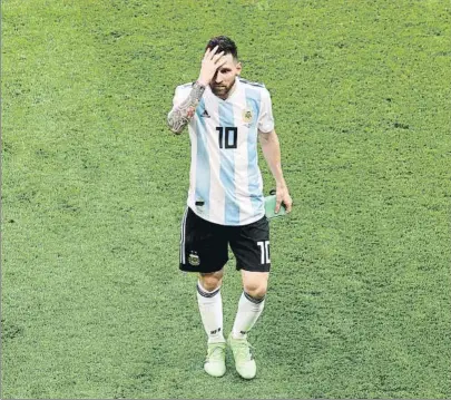  ?? FOTO: GETTY ?? Leo Messi no pudo levantar a Argentina. Como Leo, Cristiano y los jugadores españoles volvieron a casa antes de tiempo