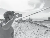  ?? ALLISON ZAUCHA/THE NEW YORK TIMES ?? A section of Huntington Beach, Calif., is blocked while cleaning up an oil spill Oct. 3.