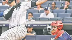  ?? Robert Sabo (2) ?? FINISH THE JOB: Gary Sanchez lines a game-winning single in the 10th, two innings after Aaron Judge (right, celebratin­g with Anthony Rizzo) launched a game-tying three-run homer.