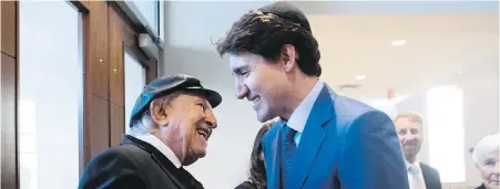  ?? NATHAN DENETTE, THE CANADIAN PRESS ?? Holocaust survivor Nate Leipciger greets Prime Minister Justin Trudeau Tuesday night in Toronto.