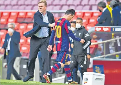  ?? GETTY IMAGES ?? Lionel Messi walks past Ronald Koeman after Barcelona’s 2-1 defeat to Celta Vigo at Camp Nou on Sunday.