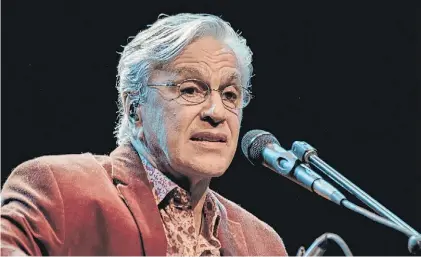  ??  ?? A la Justicia. Caetano Veloso y su ex esposa, Paula Lavigne, llevarán al acusador a tribunales.