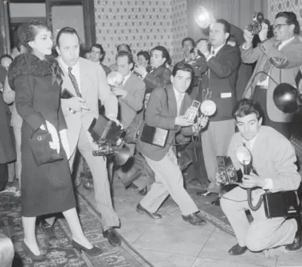  ?? © ap ?? Maria Callas in 1958 in Rome: zelfs achtervolg­d door paparazzi bleef ze een persoonlij­kheid.