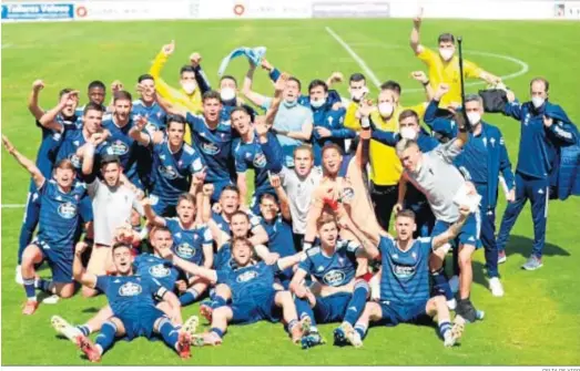  ?? CELTA DE VIGO ?? El filial del Celta celebra su ascenso de categoría, ayer.