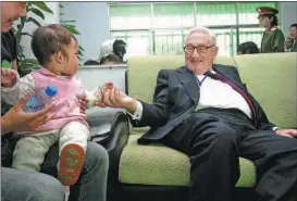  ?? NIU SHUPEI / FOR CHINA DAILY ?? Former US secretary of state Henry Kissinger visits a villager’s home in Xuchang, Henan province, on May 12, 2005.