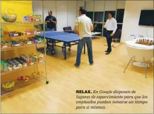  ??  ?? RELAX. En Google disponen de lugares de esparcimie­nto para que los empleados puedan tomarse un tiempo para sí mismos.