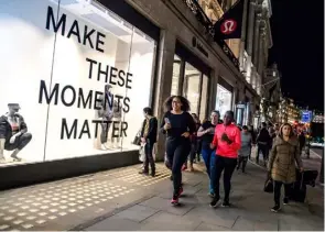  ??  ?? Clockwise from top left: Leeanne Adu leads runners along Regent Street, London; taking in some green space; postrun group shot; a little work on those quads never goes amiss; Nav Kiani, vice captain of the Chasing Lights Collective, advises on...