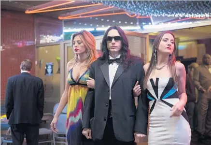  ?? Justina Mintz A24 ?? JAMES FRANCO, center, stars in “The Disaster Artist.” He has been nominated for an Independen­t Spirit Award for the role.