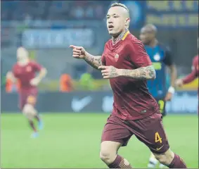  ?? FOTO: AP ?? Nainggolan, dos golazos por la escuadra La Roma luchará hasta el final por el ‘scudetto’