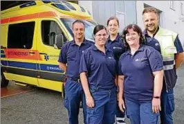  ??  ?? Rettungswa­che Ohrdruf von Schmolke: Schichtlei­ter Sven Grünert, Dorothée Liebig, Azubi Laura Sonnensted­t, Christiane Martini und Martin Zetzmann (von links).Foto: Conny Möller