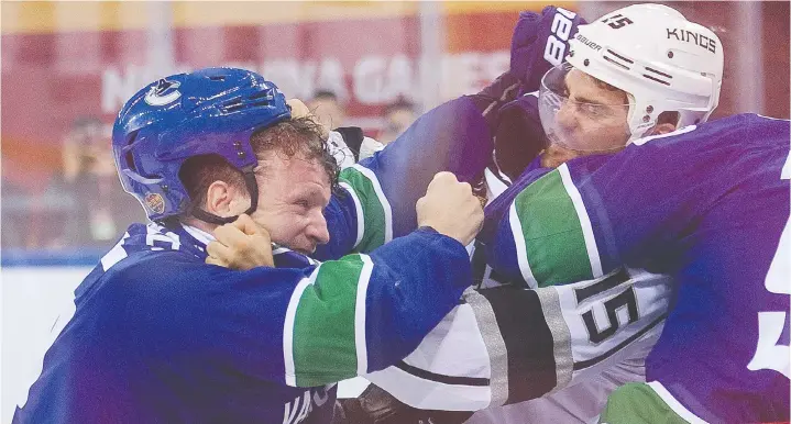  ?? — GETTY IMAGES FILES ?? Canucks’ Derek Dorsett, left, fights with Los Angeles Kings’ Andy Andreoff during the 2017 preseason. Injuries forced Dorsett to retire that year.