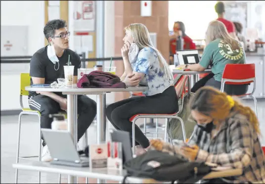  ?? Erik Verduzco Las Vegas Review-Journal @Erik_Verduzco ?? The student union at UNLV is operating with reduced open hours because of the coronaviru­s pandemic.