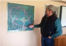  ??  ?? NATION DIVIDED Secwépemc foes of the Trans Mountain project plan to build occupation camps along its route near Kamloops; Tk'emlúps te Secwépemc Chief Fred Seymour, who supports the pipeline expansion, shows where it crosses his nation's territory