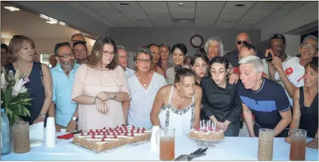  ?? (Photos Frédéric Nebinger) ?? Autour de l’équipe et des résidents actuels de l’établissem­ent, la princesse Stéphanie a célébré la date anniversai­re de cette maison qui depuis sept ans ne désemplit pas.