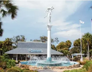  ?? Foto: Verena Wolff ?? Retro Charme à la Florida: Seit den Umbauten in den 1950er Jahren hat sich der Weeki Wachee Wasserpark nicht groß verändert. Auch dafür lieben ihn seine Besucher.