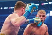  ??  ?? Juddering: Canelo lands a jab on Saunders