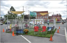  ?? CARLY STONE — MEDIANEWS GROUP ?? The Oneida Improvemen­t Committee was awarded grant funding to set up a miniature dog park across from city hall on Friday to raise awareness for the need for a permanent dog park within the city.