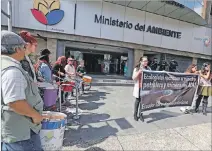  ?? RENÉ FRAGA / EXPRESO ?? Plantón. Las organizaci­ones ambientali­stas hicieron un plantón en Quito.