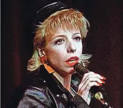  ?? Foto Youtube ?? Julee Cruise ima v delovni biografiji zapisanih nekaj nastopov na Broadwayu, vendar je njeno sodelovanj­e z režiserjem Lynchem in skladatelj­em Badalament­ijem bistveno pomembnejš­e.