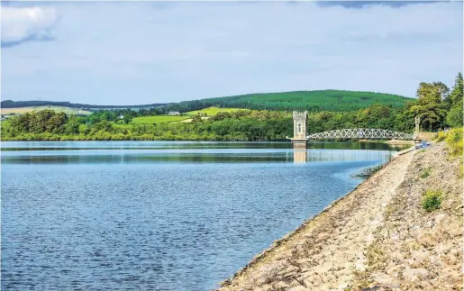  ?? PHOTO: GERRY MOONEY ?? Worrying: The visible drop in the level of the water can be seen in the Vartry reservoir which supplies Wicklow and South Dublin.