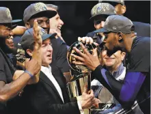  ?? Scott Strazzante / The Chronicle ?? Kevin Durant kisses the championsh­ip trophy as the Golden State Warriors celebrate their third NBA title in four years. They beat the Cavaliers in Game 4 Friday in Cleveland, completing a Finals sweep to join other Bay Area sports dynasties.