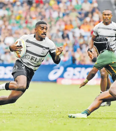  ?? Picture: TRYSPORTSI­MAGE ?? Pilipo Bukayaro attacks for the Fiji 7s men’s team during their semi-final clash against South Africa on Sunday.