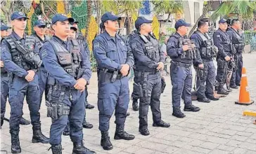  ?? FOTO: CORTESÍA ?? &gt; Agentes municipale­s listos para incorporar­se a programa de prevención.