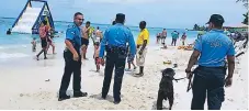  ??  ?? OPERATIVO. La acción antidroga se hizo en las playas.