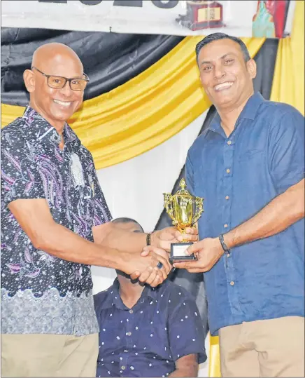  ?? Picture: ELIKI NUKUTABU ?? Reginald Gani (right) receives his award from Andrew Asams at the Vunimono High School awards night in Nausori.