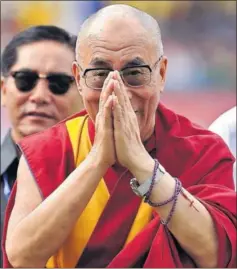  ??  ?? CONFLICTO. El Dalai Lama puede impedir la venta del Milán.