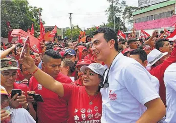  ??  ?? La carrera. Miguel Pereira se descartó como una opción para la Secretaría General del FMLN.