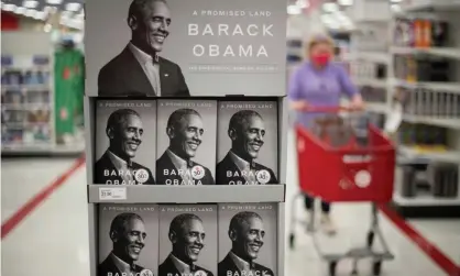  ??  ?? Photograph: Mark Makela/ Reuters Former US president Barack Obama’s new memoirs sold almost 890,000 copies on its first day of publicatio­n