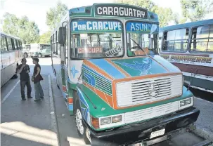  ??  ?? Los buses al interior quedan suspendido­s nuevamente por feriado largo hasta el lunes.