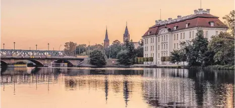  ?? FOTOS: DPA ?? Das Schloss Köpenick ist ein Barockschl­oss und liegt im Zentrum des Berliner Ortsteils.