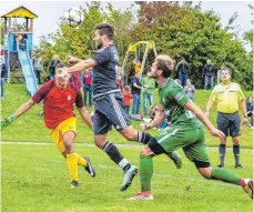  ?? FOTO: CF ?? Nico Pfersich und der SV Achberg (hier beim 2:1-Erfolg gegen Lindau) wollen auch den TSV Tettnang unter Druck setzen.