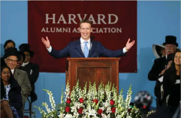  ??  ?? På Harvard. I vår var Mark Zuckerberg invitert tilbake til sitt gamle universite­t for å holde tale under den årlige samlingen av tidligere studenter.