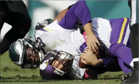  ?? THE ASSOCIATED PRESS FILE ?? Eagles linebacker Jordan Hicks, here crunching Vikings quarterbac­k Sam Bradford in a game last season, is out for the season with a ruptured Achilles. A huge loss ... but not one that the Eagles and quarterbac­k Carson Wentz can’t overcome.