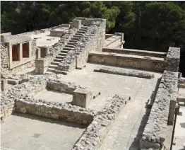  ??  ?? TOP: Two views of the palace at Knossos.