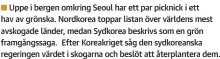  ??  ?? Uppe i bergen omkring Seoul har ett par picknick i ett hav av grönska. Nordkorea toppar listan över världens mest avskogade länder, medan Sydkorea beskrivs som en grön framgångss­aga. Efter Koreakrige­t såg den sydkoreans­ka regeringen värdet i skogarna...