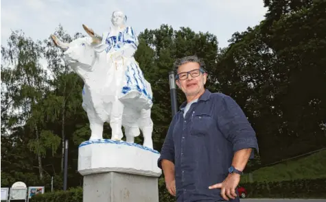  ?? Foto: Michael Hochgemuth ?? Die Frau auf dem Stier: Wolfgang Auer hat die Skulptur für die Bayerische Landesauss­tellung geschaffen.