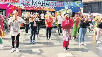  ??  ?? Program Street Attack MAHA 2018 dimeriahka­n dengan persembaha­n penari Attitude.