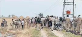 ?? HT PHOTO ?? Heavy police force deployed in the area as farmers from Ardana and Bandrala village in Karnal staged a protest against installing high-tension electric towers in their fields.